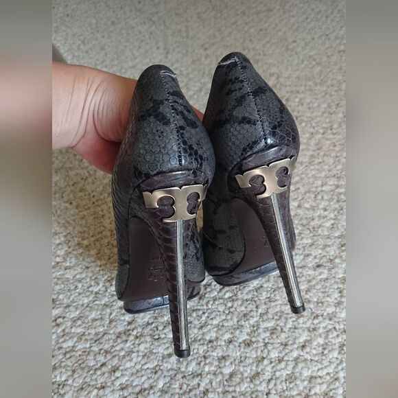 TORY BURCH Jude Pumps Snake print with silver Logo size 8M - Picture 7 of 15